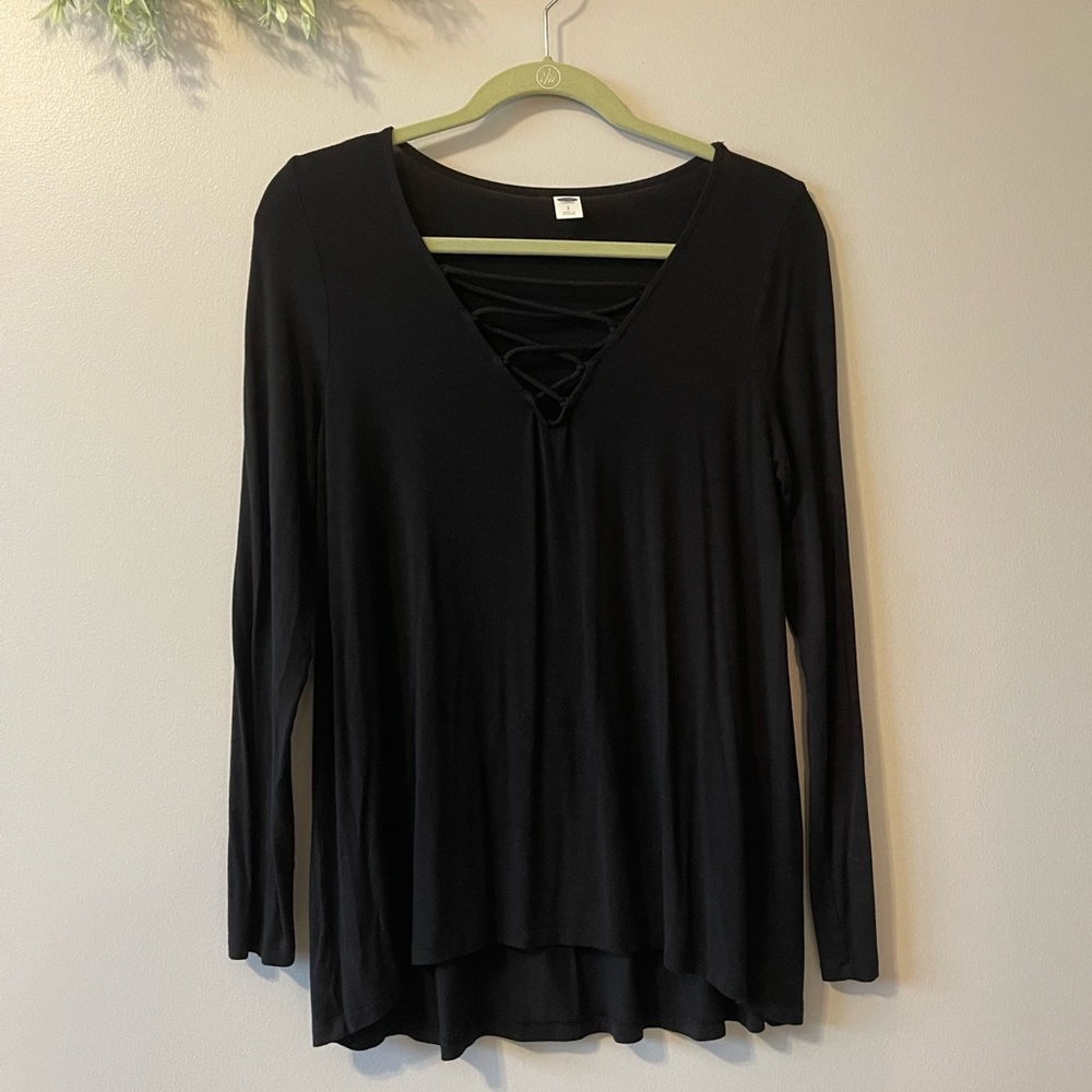 🍂3/$20 EUC Old Navy Cage Front V-Neck Tunic Top in Blackjack Size Small